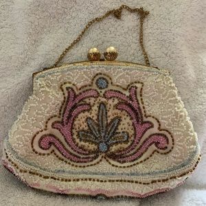 Vintage 40’s hand clutch beaded bag with pears kissing clasp